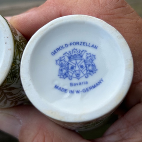 Green White Salt and Pepper Shaker Set Bavaria Germany Shaker Set - Picture 6 of 7